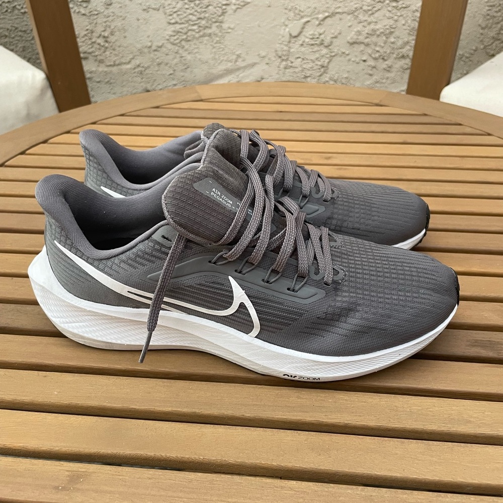 Nike Zoom Air Pegasus 39 size 10.5 women